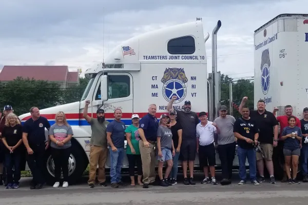 Caravan volunteers.      Photo by TIM MORRIS 