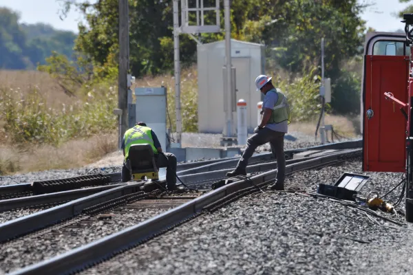 BMWED workers repair CN tracks near South Fulton, Tenn. Photo by BERRY CRAIG