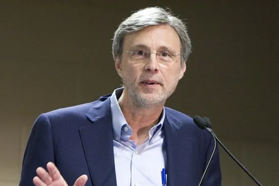 Thom Hartmann Chris Eaves photo from Wikipedia