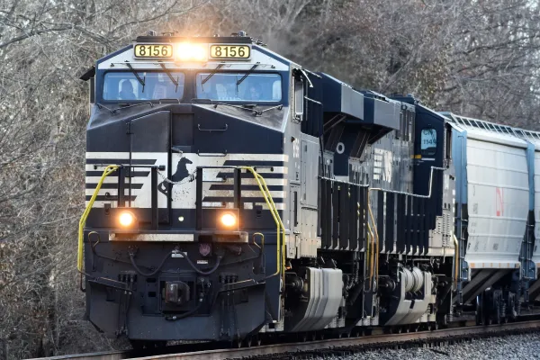 Norfolk & Southern locomotive      Photo by BERRY CRAIG