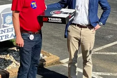 From left, Local 862 President Todd Dunn and Gov. Beshear with the sandwich box. 