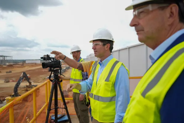 Gov. Andy Beshear visits BlueOval SK battery manufacturing facility in Glendale. Governor's office photo