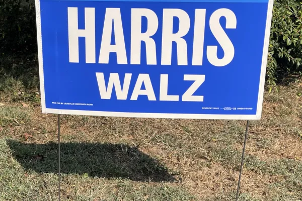 Harris Walz yard sign      Photo by BERRY CRAIG