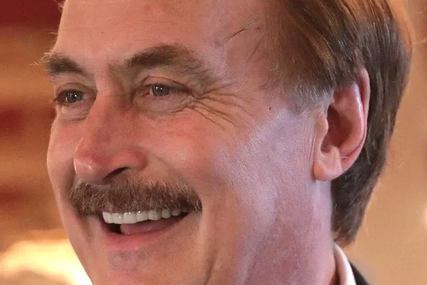 mike_lindell_by_gage_skidmore_cropped.jpg