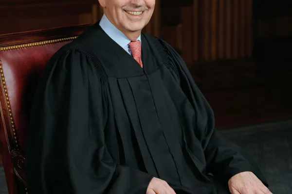 stephen_breyer_scotus_photo_portrait.jpg