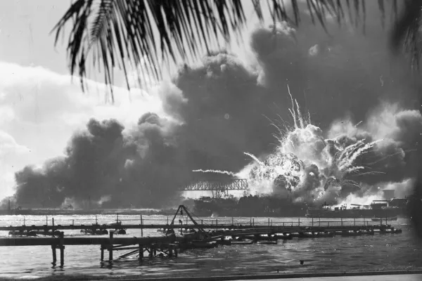 uss_shaw_exploding_pearl_harbor_nara_80-g-16871_2.jpg