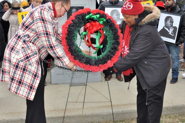 wreath_laying_at_the_dr._martin_luther_king_jr._memorial_in_paducah.jpg