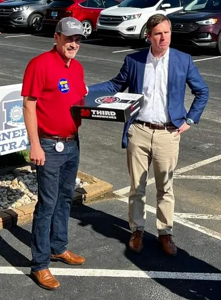 From left, Local 862 President Todd Dunn and Gov. Beshear with the sandwich box. 